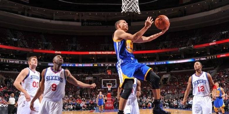4 Teknik Dasar Bola Basket dari Passing Hingga Shooting - Blibli Friends