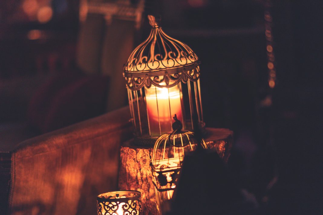 3. Lentera dan Lampu Hias