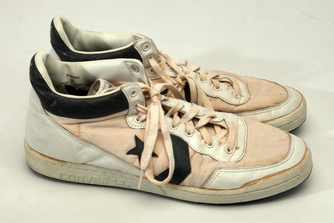sepatu basket termahal
