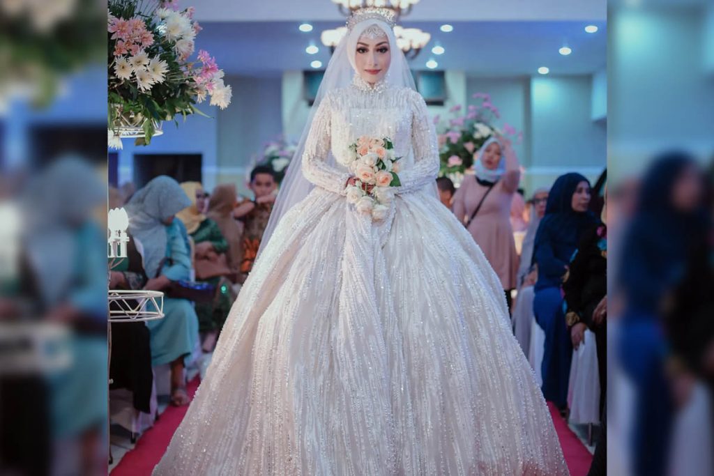 B500108 4 - Baju Akad Nikah Hijab Ball Gown Putih Payet