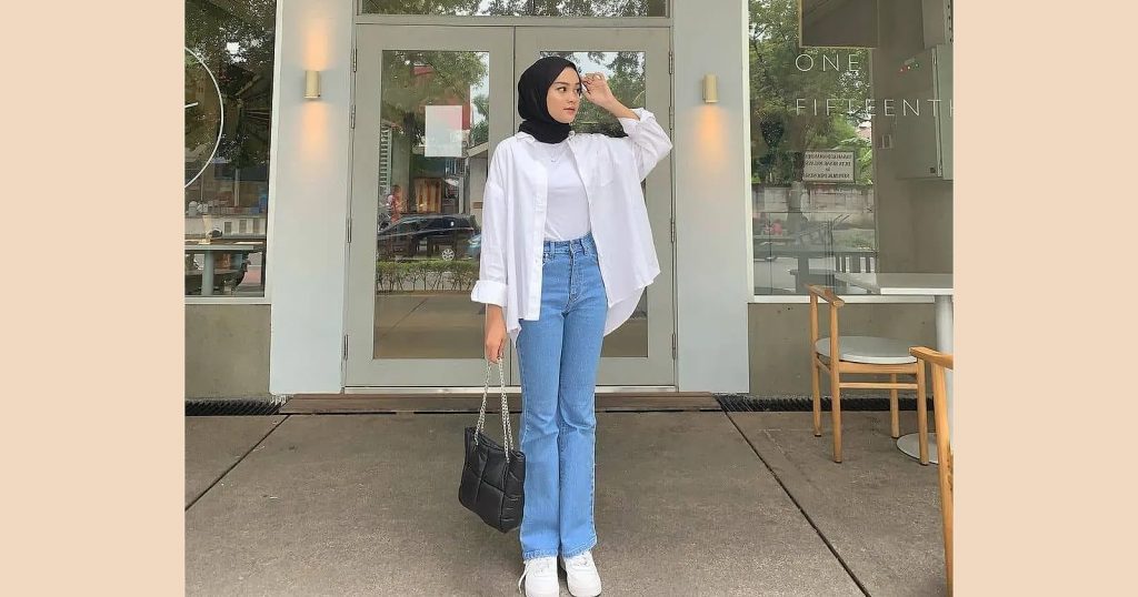 7 Inspirasi OOTD Celana Jeans High Waist Hijab yang Bikin Kamu Lebih Modis Blibli Friends